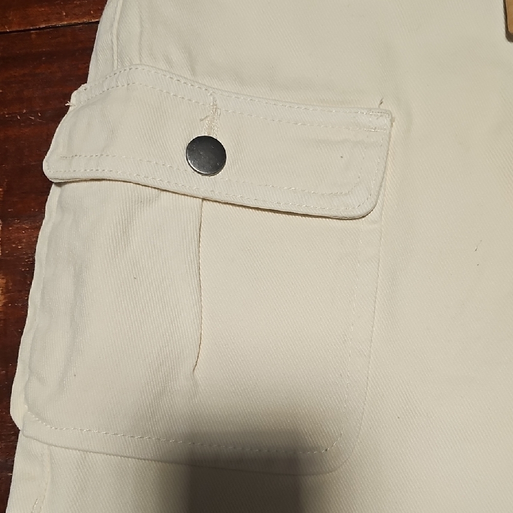Blu Pepper Cream Skirt with Pockets - Picture 2 of 7